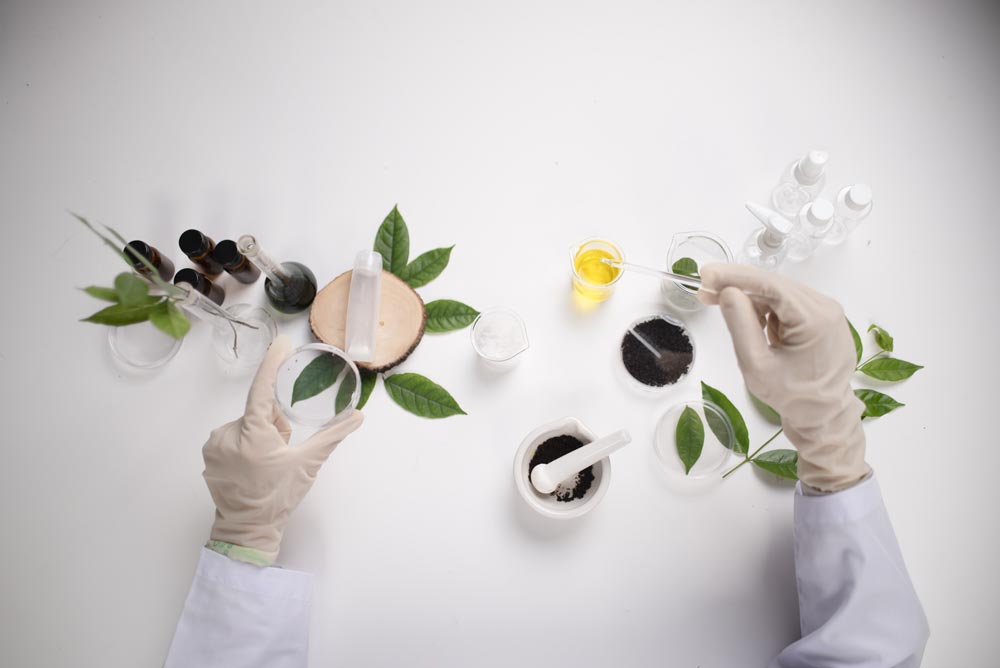 Из чего делают бальзамы для губ